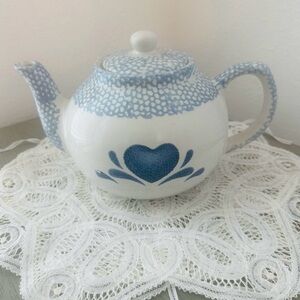 Vintage cottagecore farmhouse Corelle Blue Hearts Stoneware
Tea Pot
